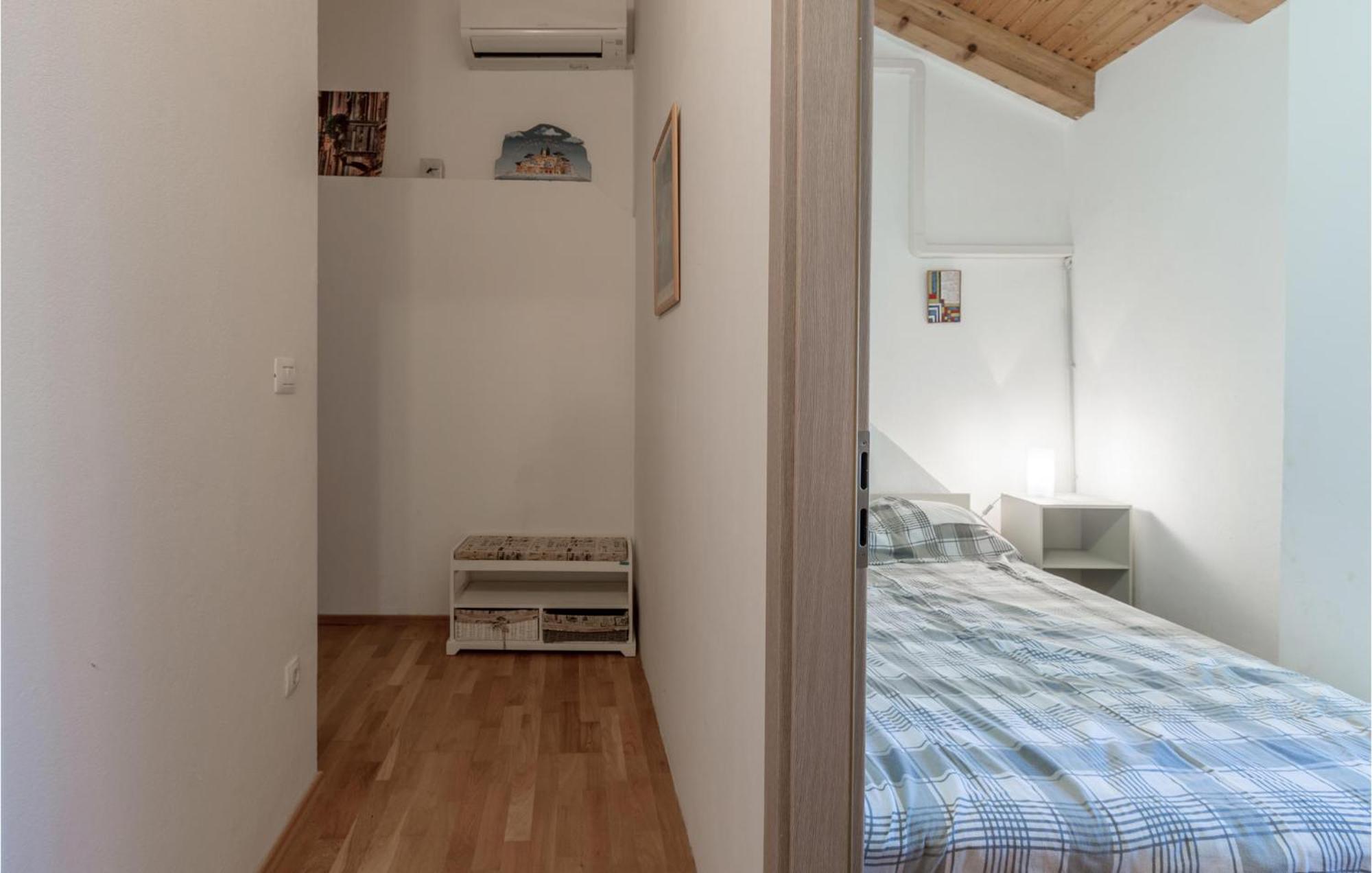 2 Bedroom Stunning Home In Bale Exterior photo