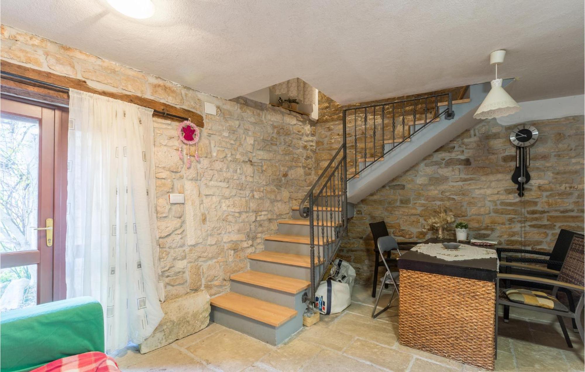 2 Bedroom Stunning Home In Bale Exterior photo