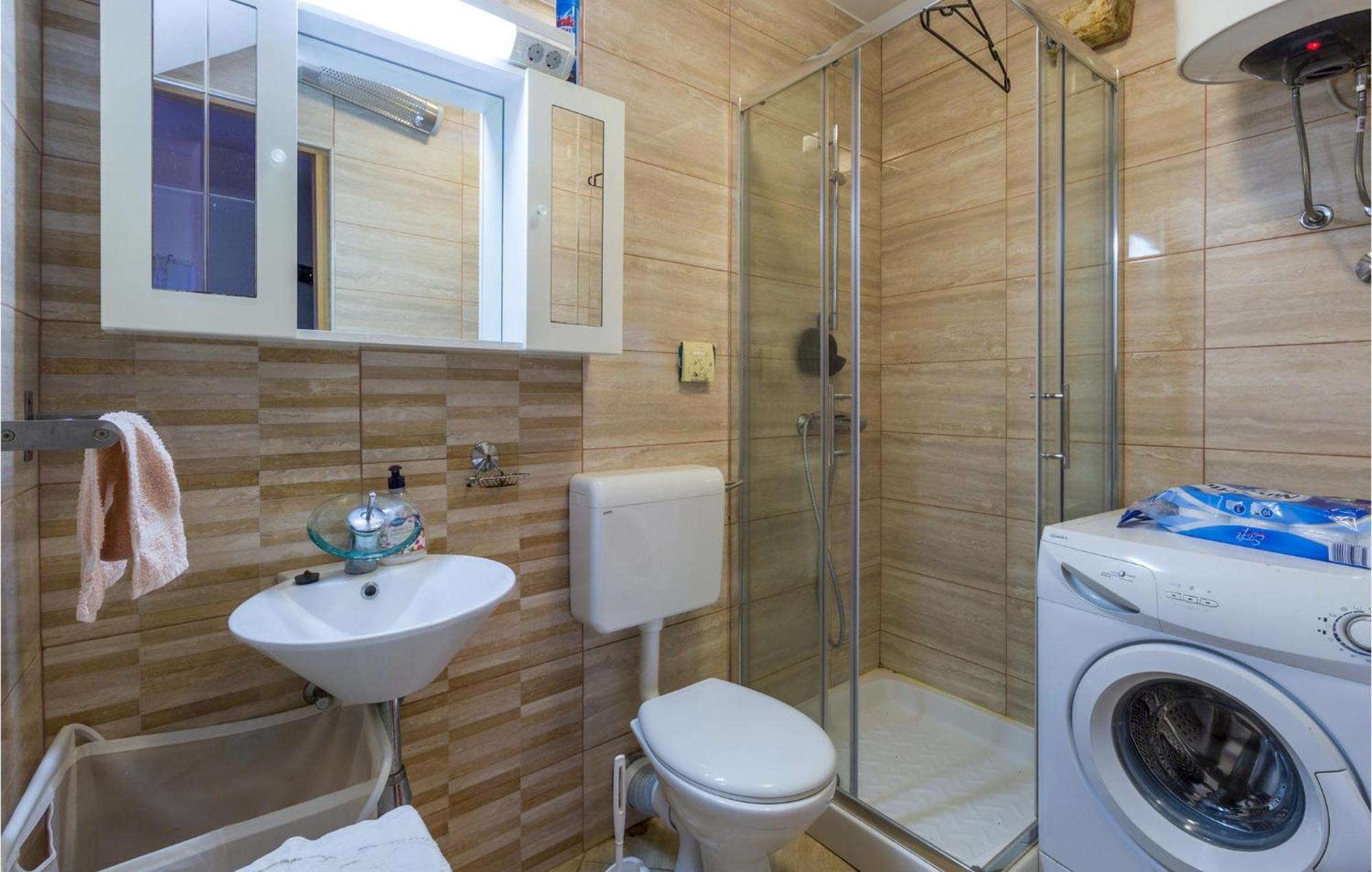 2 Bedroom Stunning Home In Bale Exterior photo